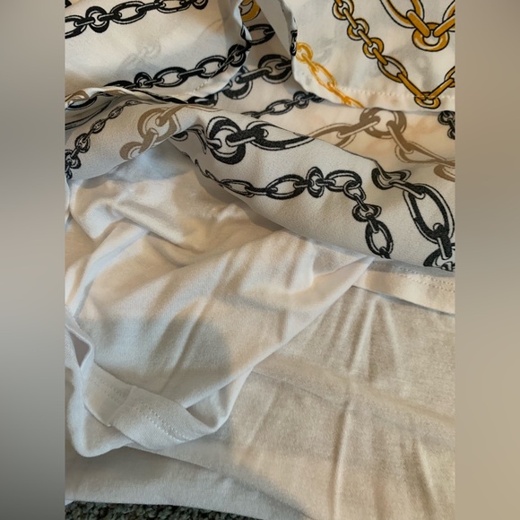 Key hole chain design tank top. Size medium. - Picture 4 of 9